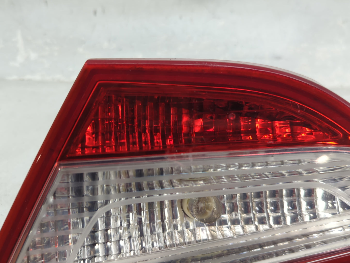 2011 Hyundai Sonata Passenger Right Side Deck Lid Mounted Tail Light 1156390 - Oemusedautoparts1.com