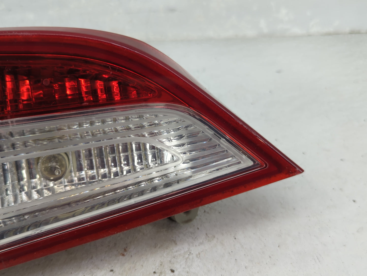 2011 Hyundai Sonata Passenger Right Side Deck Lid Mounted Tail Light 1156390 - Oemusedautoparts1.com