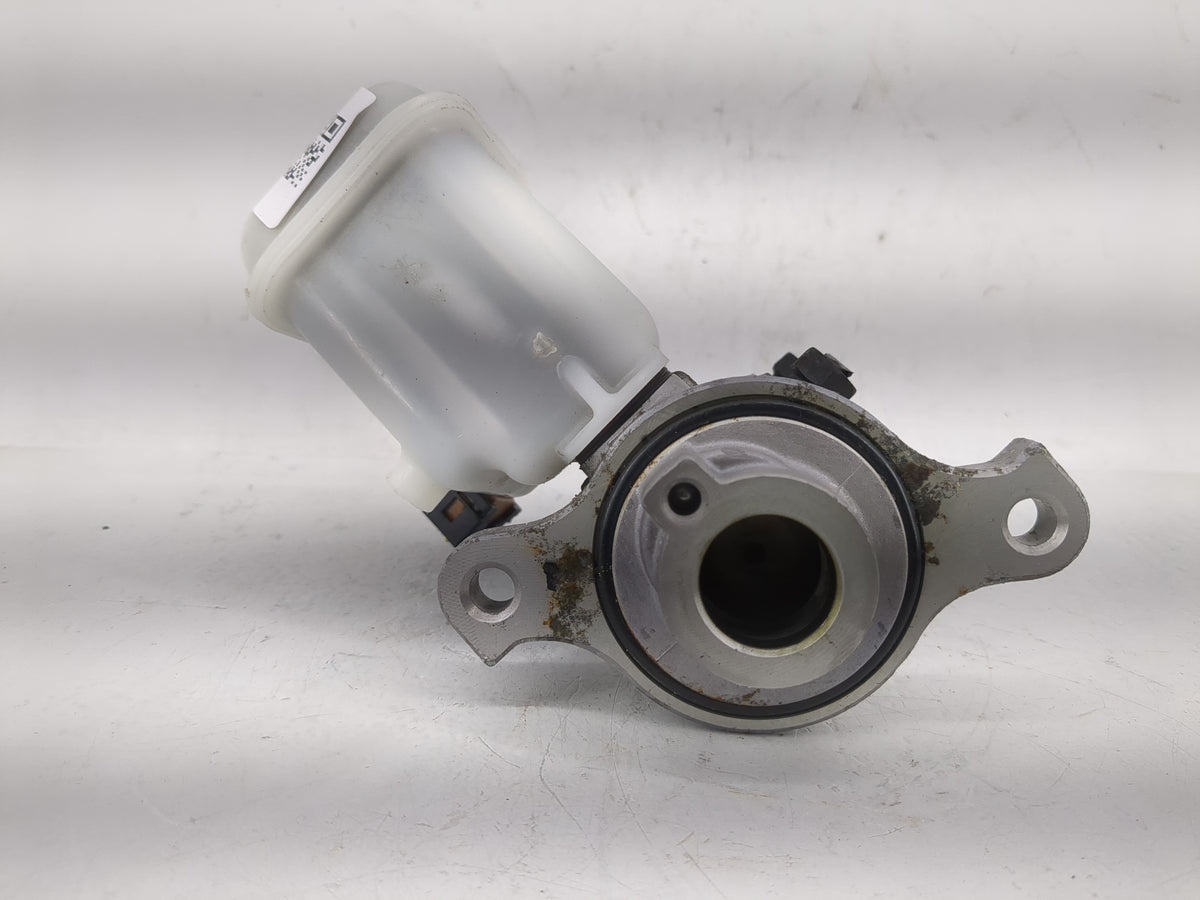 2011-2014 Hyundai Sonata Brake Master Cylinder 1220640 - Oemusedautoparts1.com