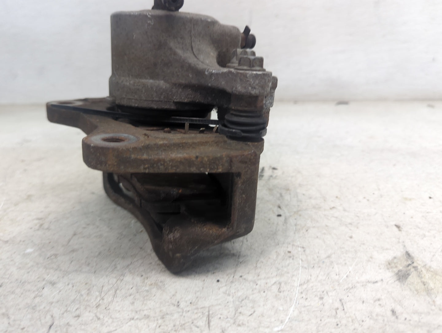 2008-2015 Hyundai Sonata Driver Front Brake - Oem 1225044 - Oemusedautoparts1.com