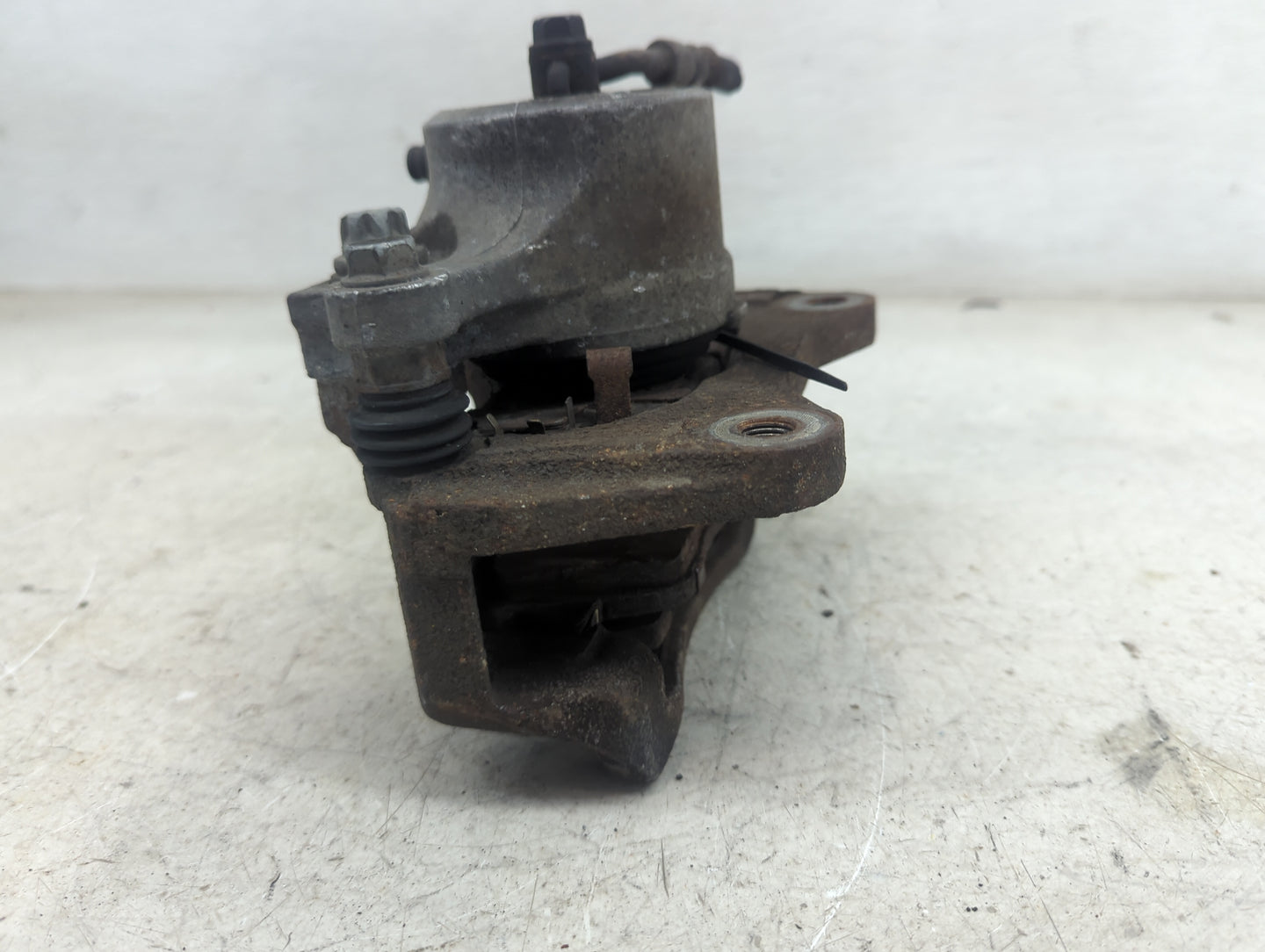 2008-2015 Hyundai Sonata Driver Front Brake - Oem 1225044 - Oemusedautoparts1.com