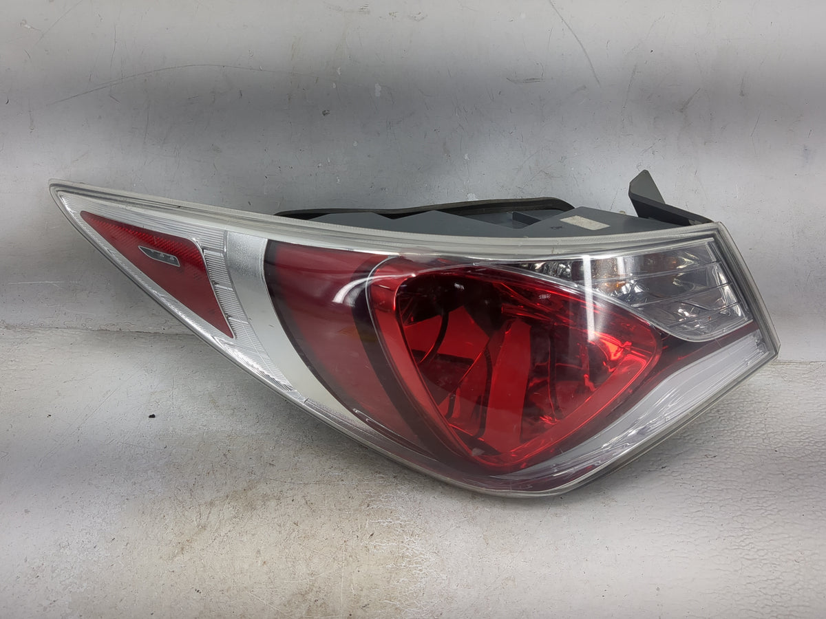 2011-2015 Hyundai Sonata Tail Light Assembly Driver Left OEM Fits Fits 2011 2012 2013 2014 2015 OEM Used Auto Parts - Oemuse