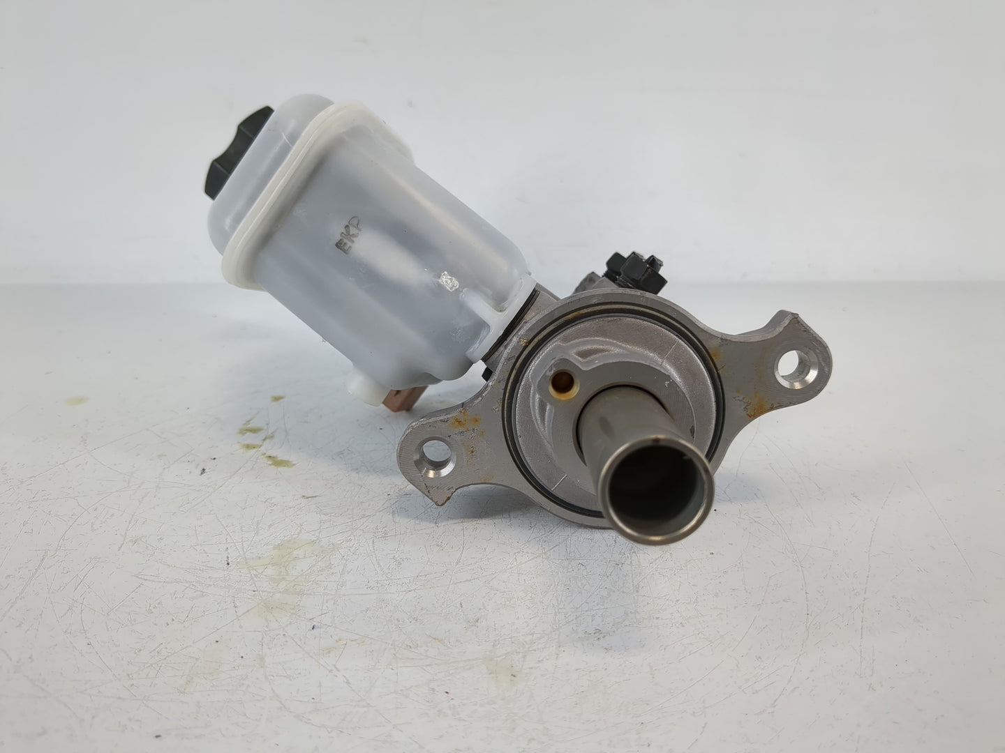 2011-2014 Hyundai Sonata Brake Master Cylinder - Oemusedautoparts1.com