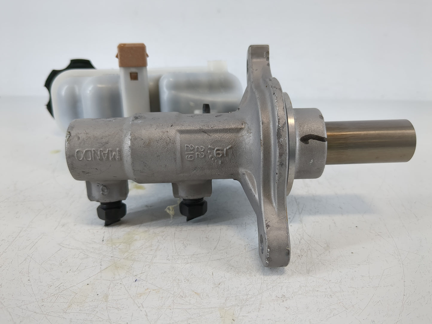 2011-2014 Hyundai Sonata Brake Master Cylinder - Oemusedautoparts1.com
