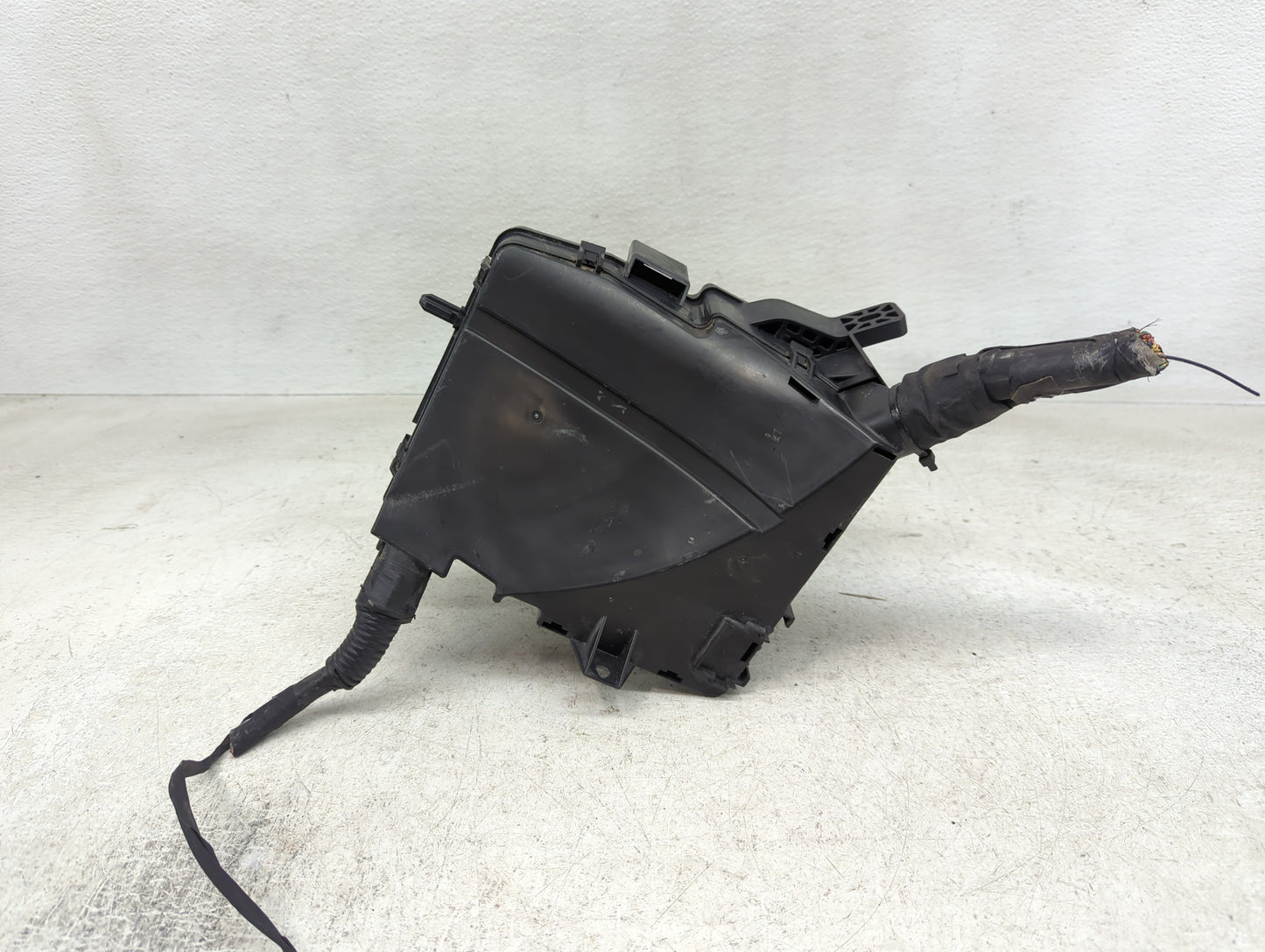 2011-2014 Hyundai Sonata Fusebox Fuse Box Panel Relay Module Fits Fits 2011 2012 2013 2014 OEM Used Auto Parts - Oemusedauto