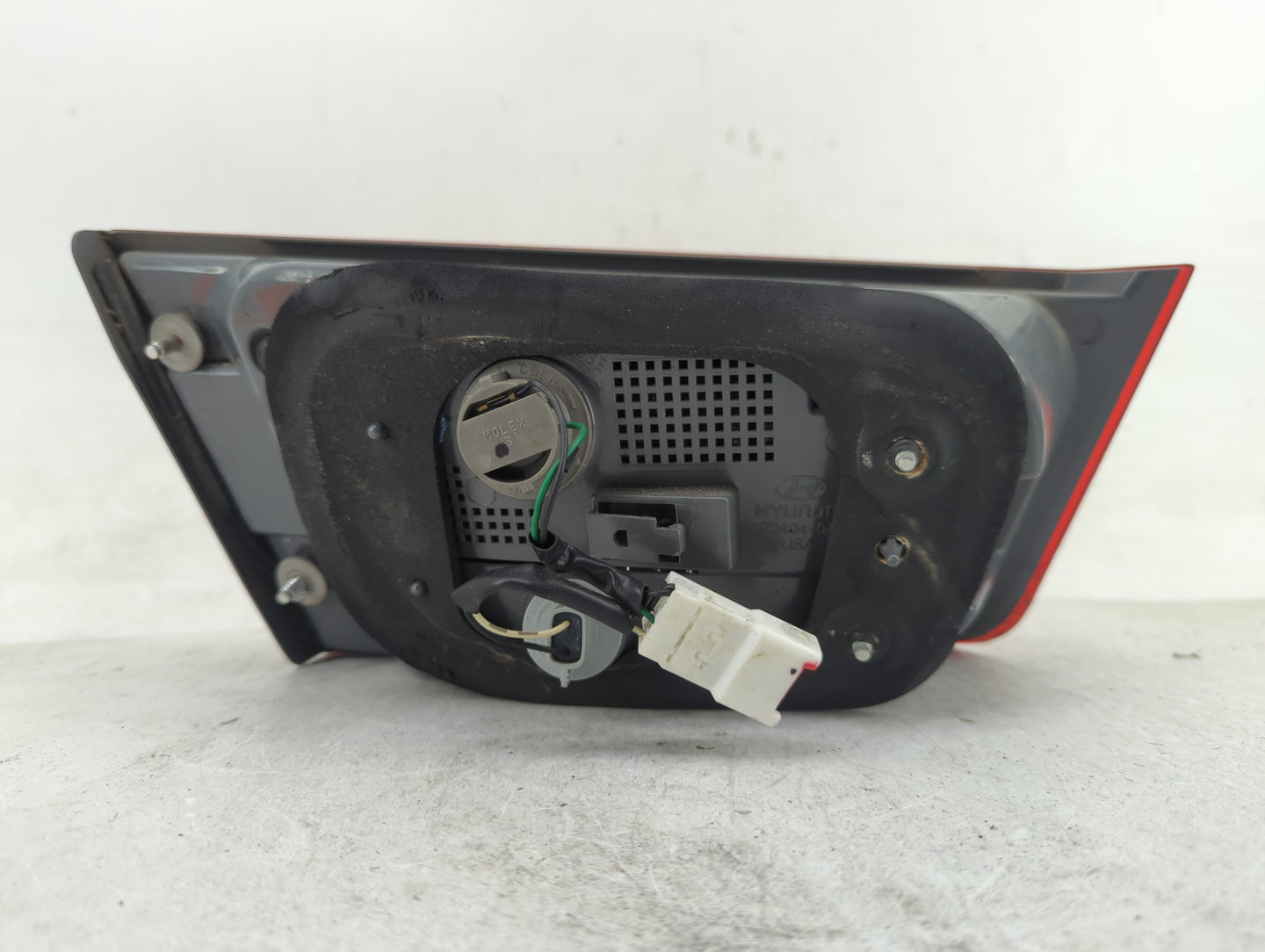 2009-2010 Hyundai Sonata Passenger Right Side Deck Lid Mounted Tail Light - Oemusedautoparts1.com