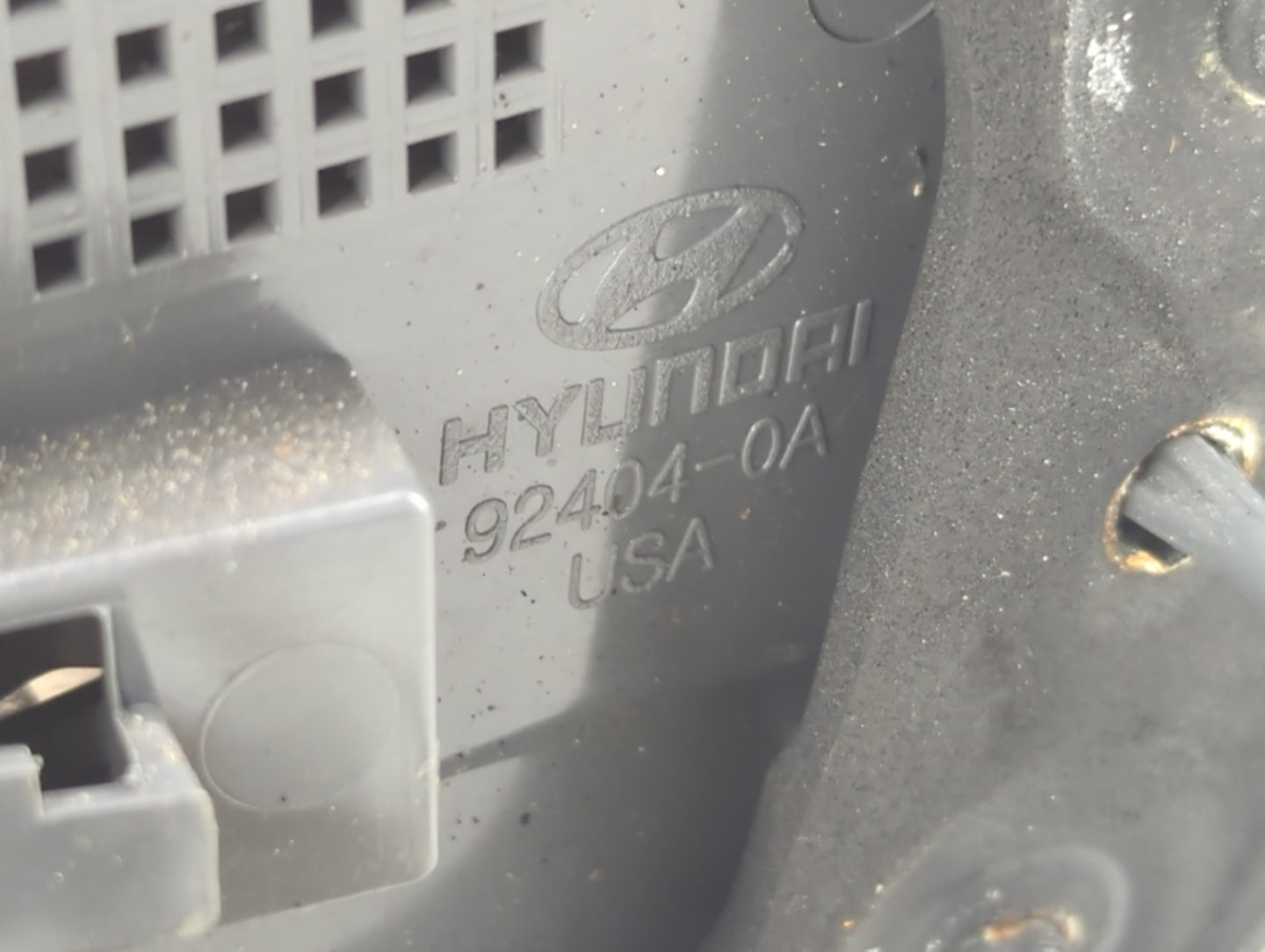2009-2010 Hyundai Sonata Passenger Right Side Deck Lid Mounted Tail Light - Oemusedautoparts1.com
