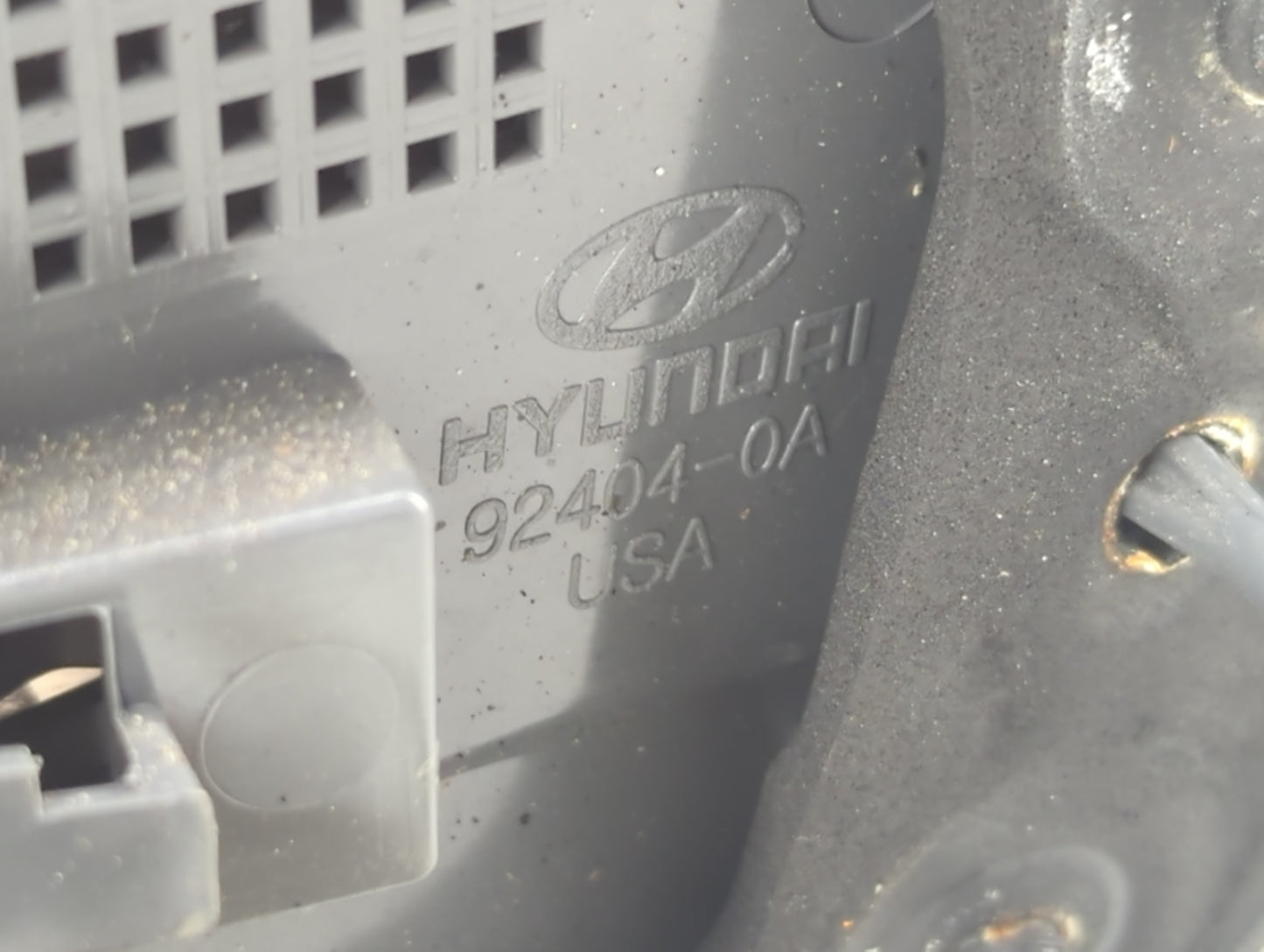 2009-2010 Hyundai Sonata Passenger Right Side Deck Lid Mounted Tail Light - Oemusedautoparts1.com