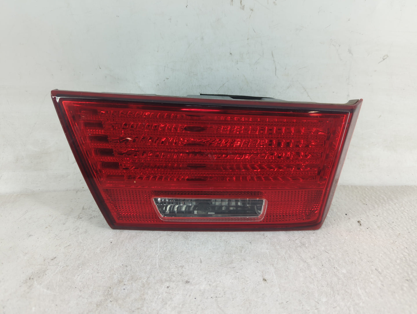 2009-2010 Hyundai Sonata Driver Left Side Deck Lid Mounted Tail Light - Oemusedautoparts1.com