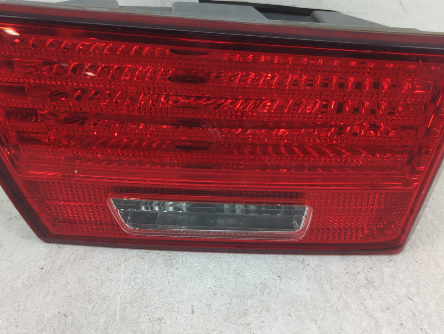 2009-2010 Hyundai Sonata Driver Left Side Deck Lid Mounted Tail Light - Oemusedautoparts1.com