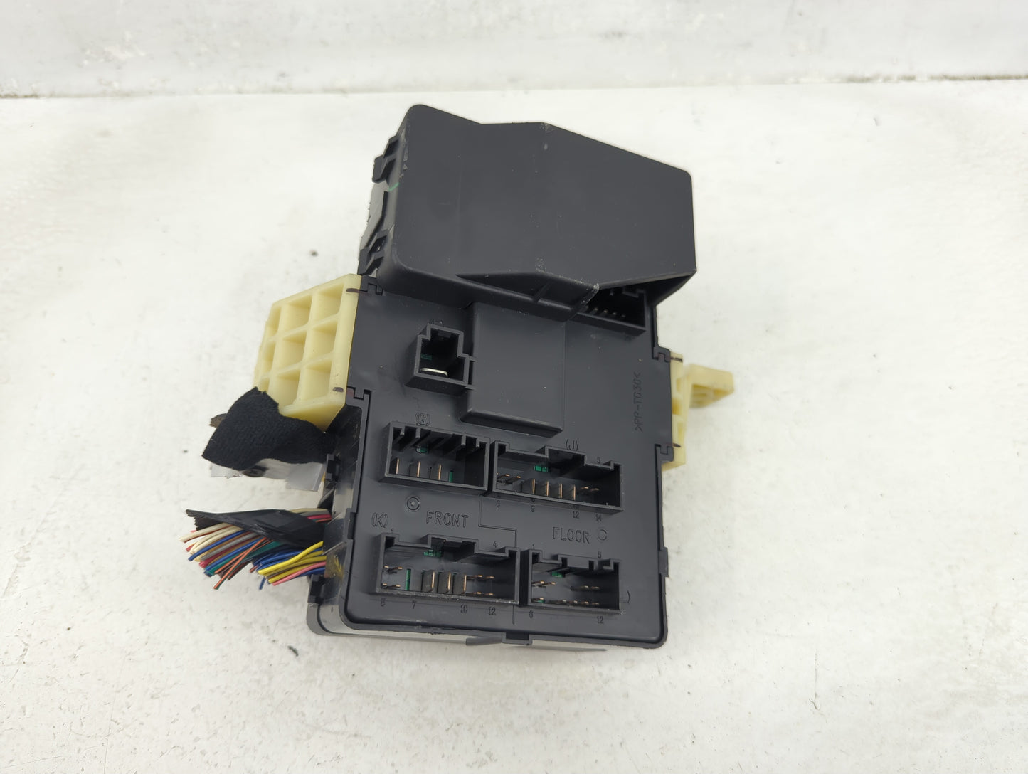2009-2010 Hyundai Sonata Body Control Module Bcm Inner Cabin Fuse Box - Oemusedautoparts1.com