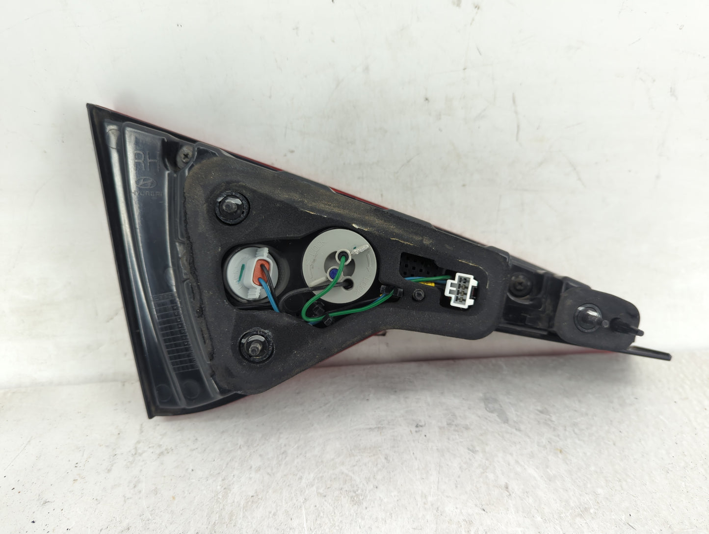 2015-2017 Hyundai Sonata Passenger Right Side Deck Lid Mounted Tail Light - Oemusedautoparts1.com