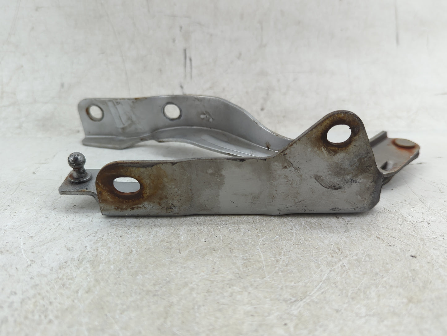 2011 Hyundai Sonata Passenger Hood Hinge 946827 - Oemusedautoparts1.com