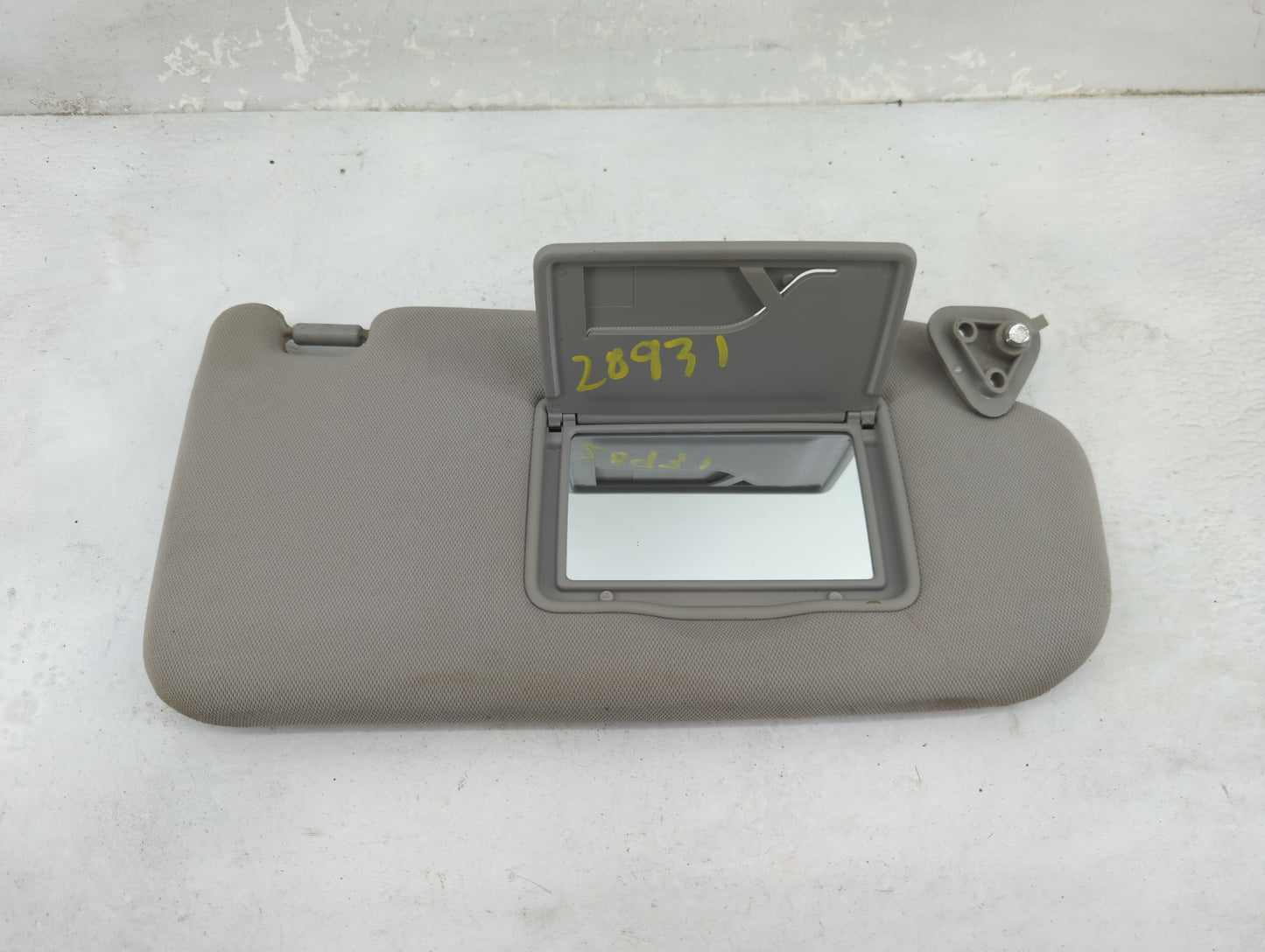 2005-2009 Hyundai Tucson Sun Visor Shade Replacement Passenger Right Mirror Fits Fits 2005 2006 2007 2008 2009 OEM Used Auto