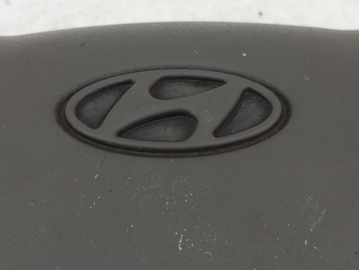 2005-2007 Hyundai Tucson Air Bag Driver Left Steering Wheel Mounted - Oemusedautoparts1.com