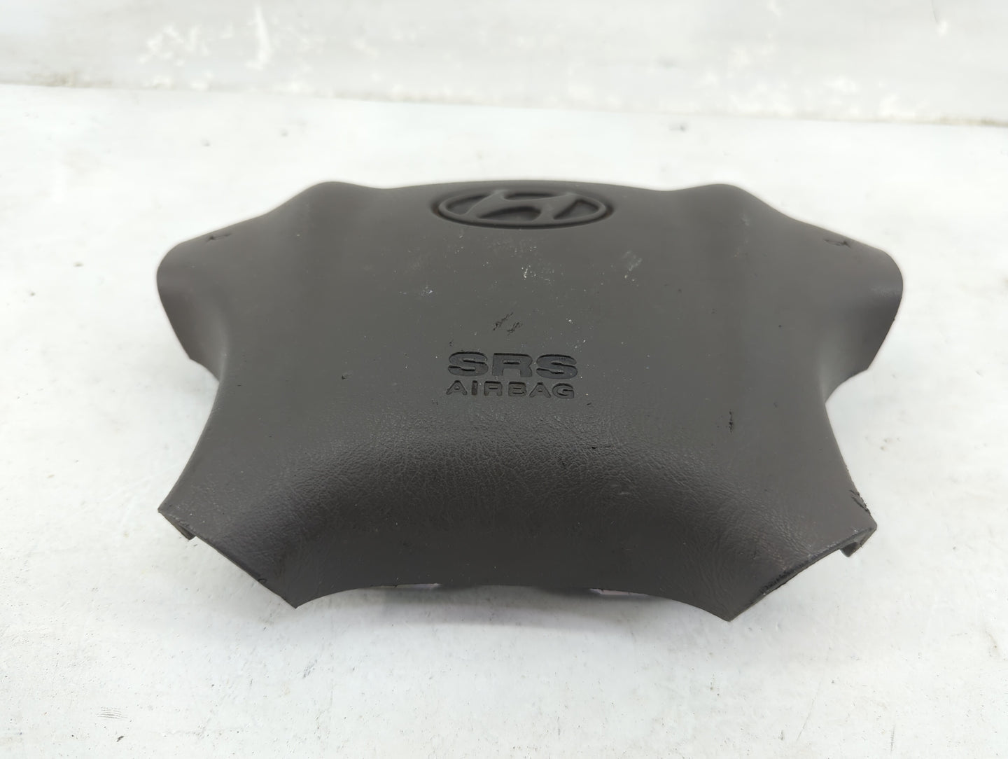 2005-2007 Hyundai Tucson Air Bag Driver Left Steering Wheel Mounted - Oemusedautoparts1.com