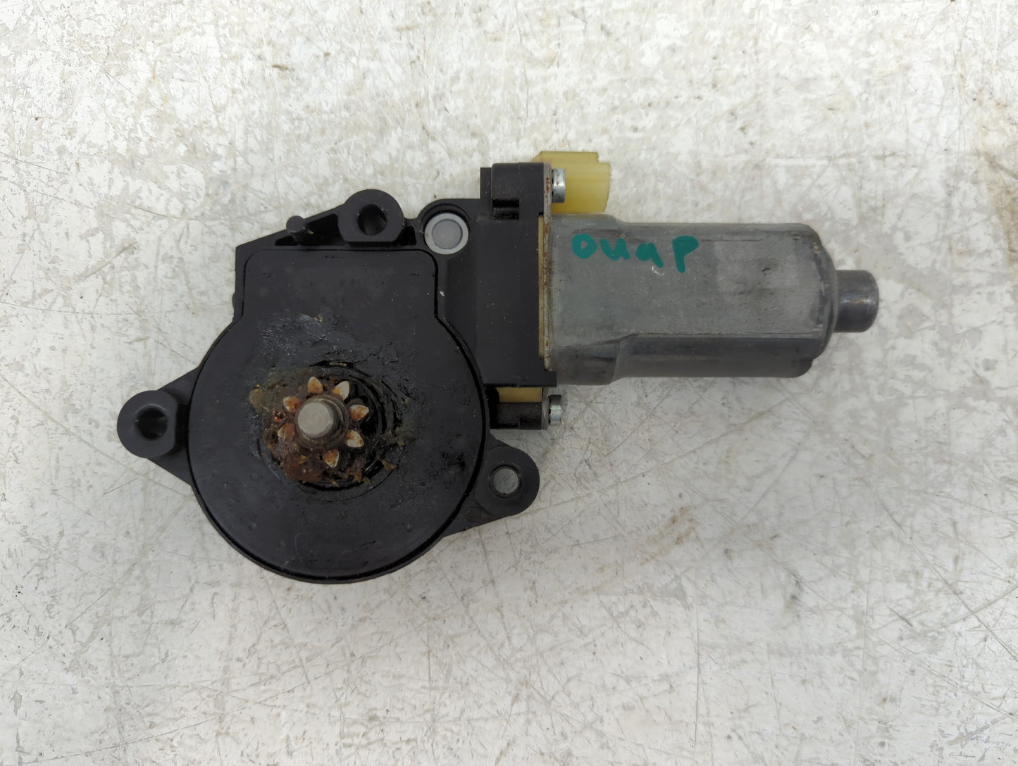2005-2009 Hyundai Tucson Driver Front Left Power Window Motor - Oemusedautoparts1.com