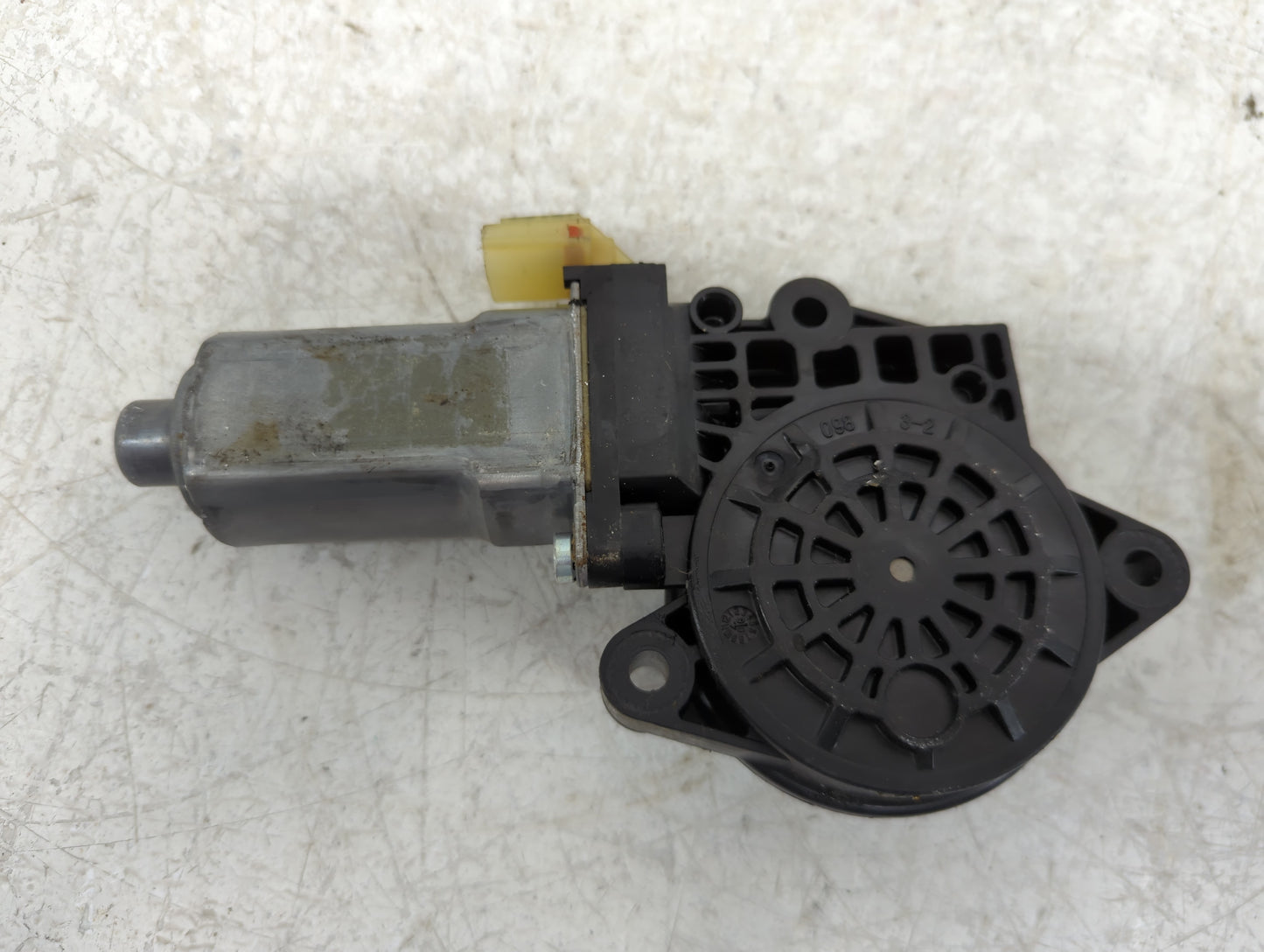2005-2009 Hyundai Tucson Driver Front Left Power Window Motor - Oemusedautoparts1.com