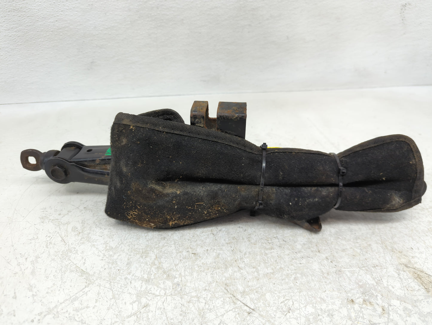 Hyundai Tucson Spare Scissor Car Jack 858155 - Oemusedautoparts1.com