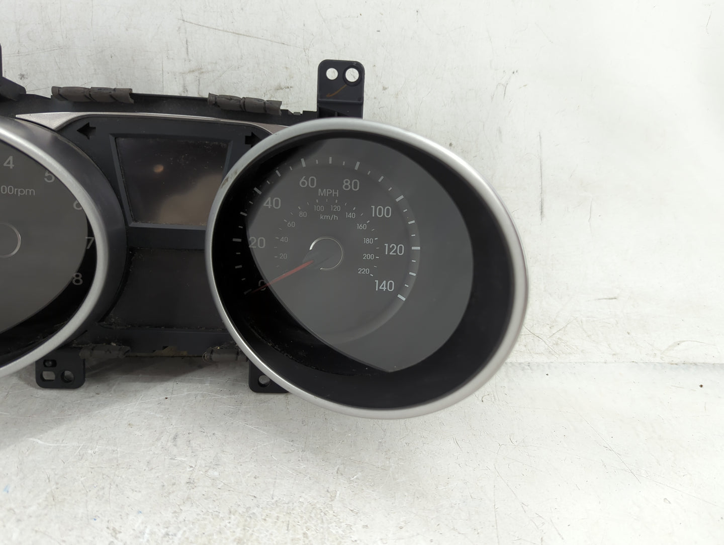 2010-2013 Hyundai Tucson Instrument Cluster Speedometer Gauges Fits Fits 2010 2011 2012 2013 OEM Used Auto Parts - Oemusedau