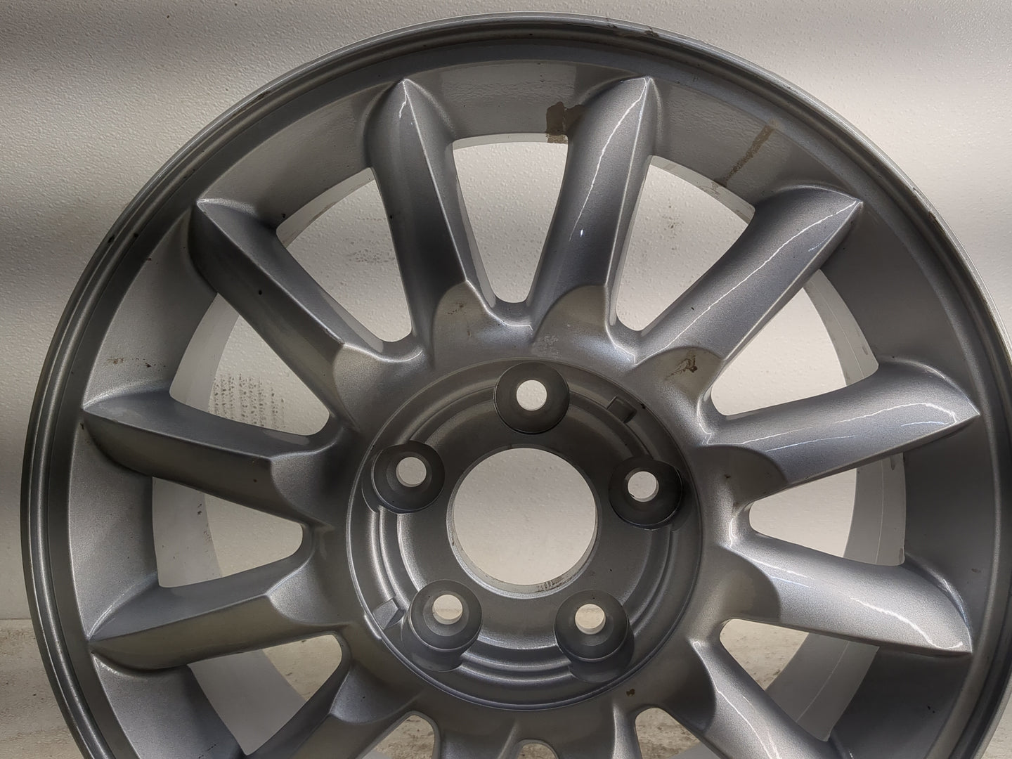 Hyundai Xg300 Oem Wheel Rim - Oemusedautoparts1.com