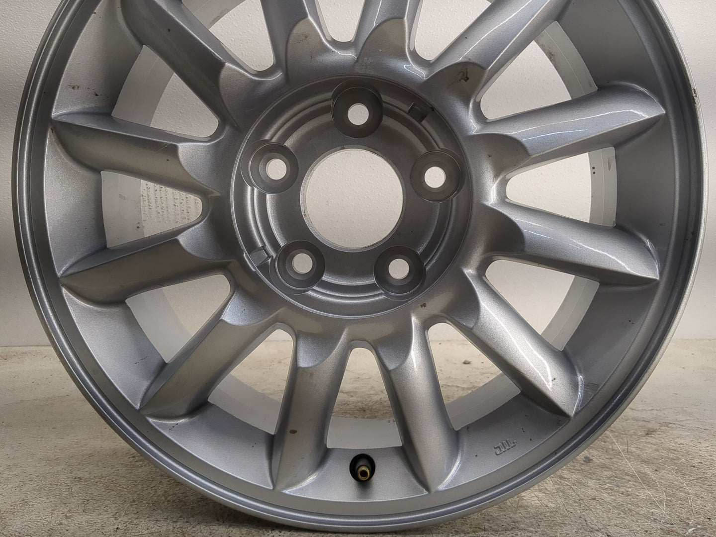 Hyundai Xg300 Oem Wheel Rim - Oemusedautoparts1.com