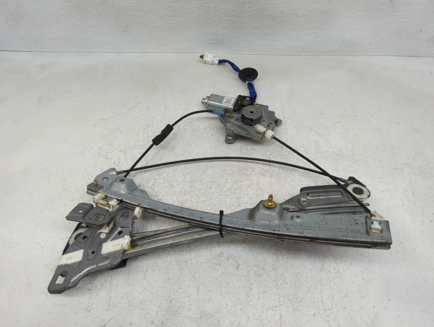2003-2007 Infiniti G35 Passenger Front Right Power Window Motor - Oemusedautoparts1.com