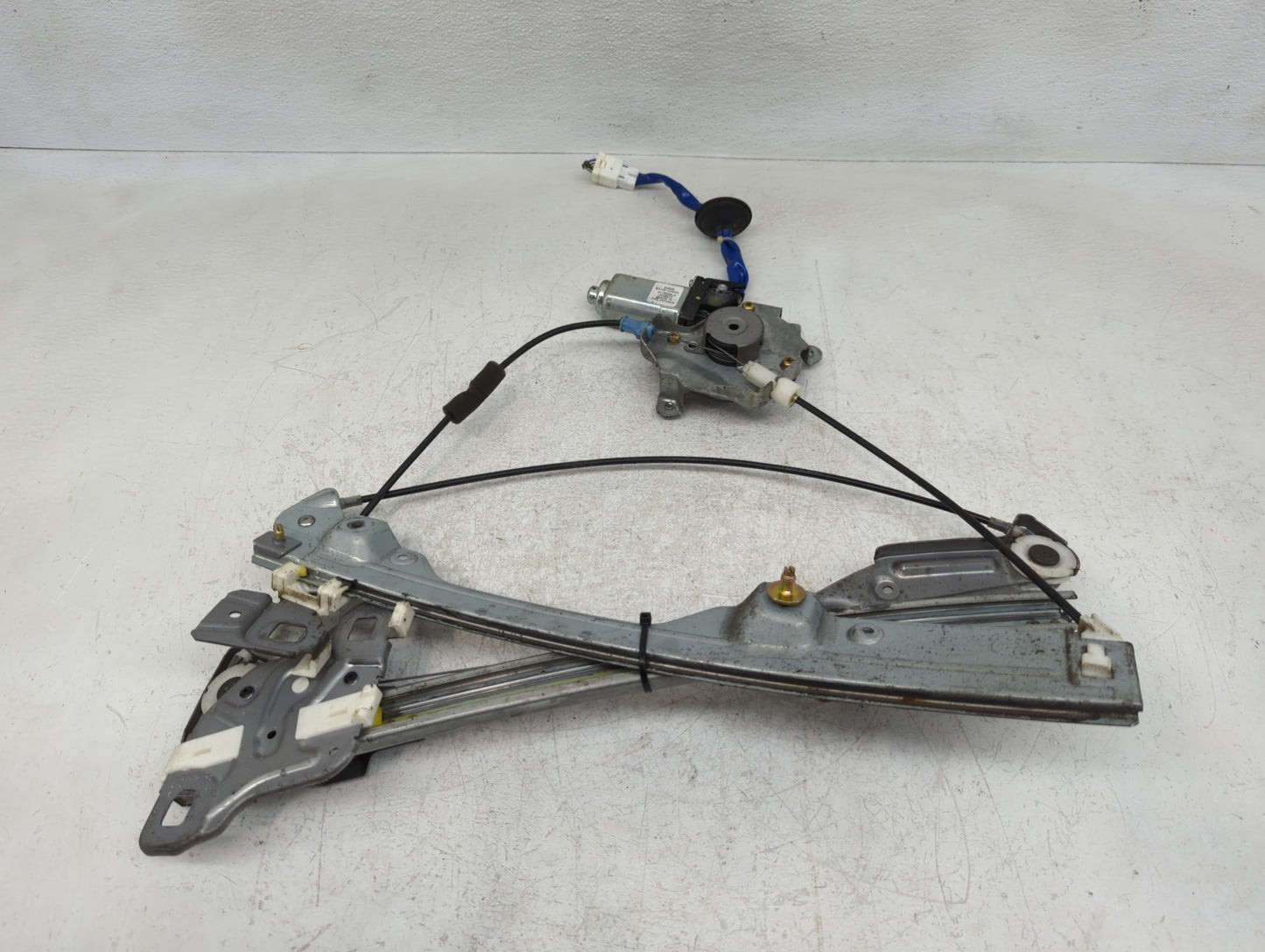 2003-2007 Infiniti G35 Passenger Front Right Power Window Motor - Oemusedautoparts1.com
