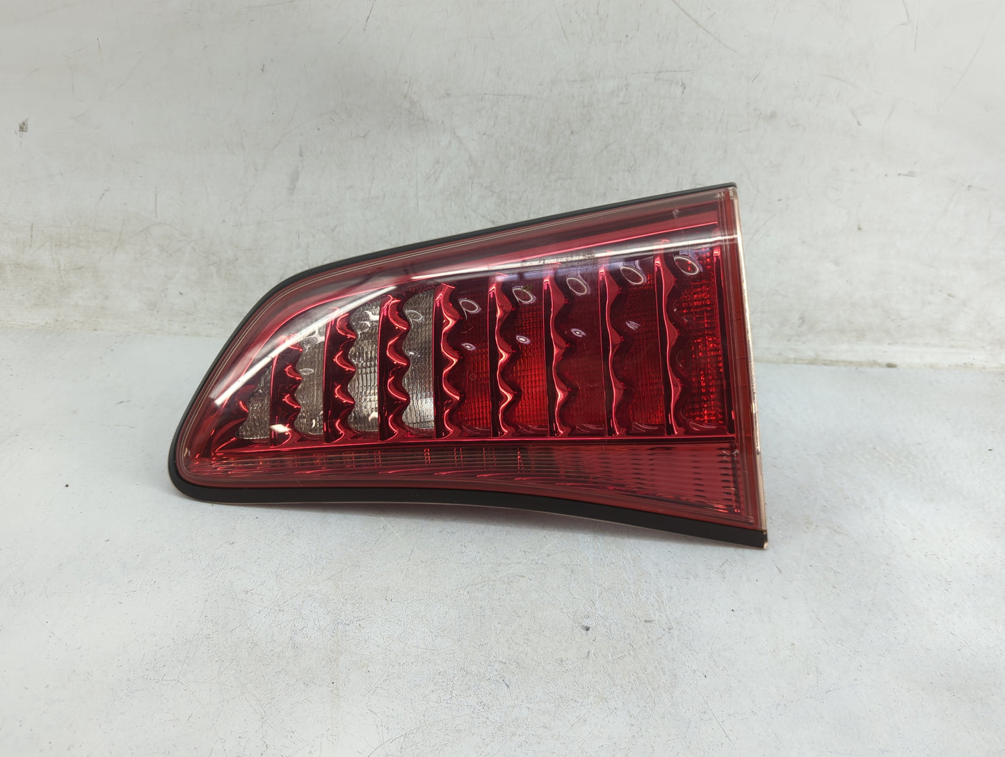 2011-2013 Infiniti Qx56 Passenger Right Side Deck Lid Mounted Tail Light - Oemusedautoparts1.com