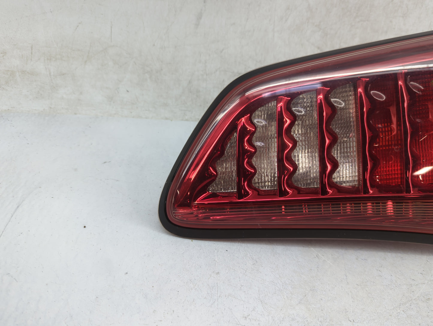 2011-2013 Infiniti Qx56 Passenger Right Side Deck Lid Mounted Tail Light - Oemusedautoparts1.com