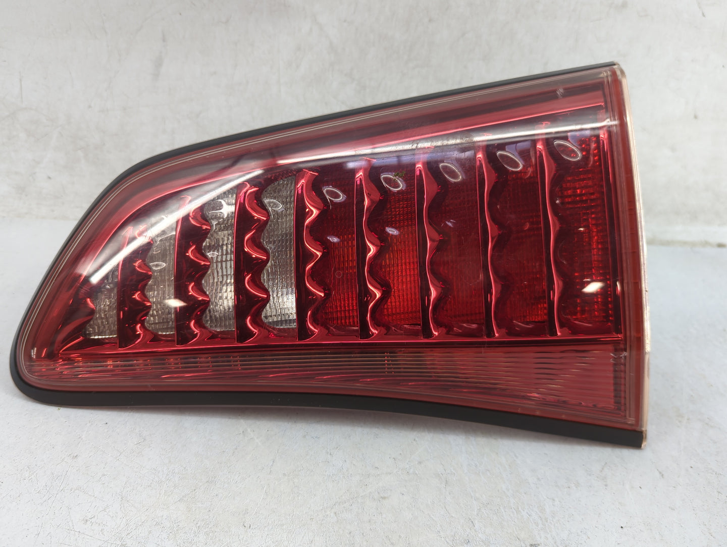 2011-2013 Infiniti Qx56 Passenger Right Side Deck Lid Mounted Tail Light - Oemusedautoparts1.com