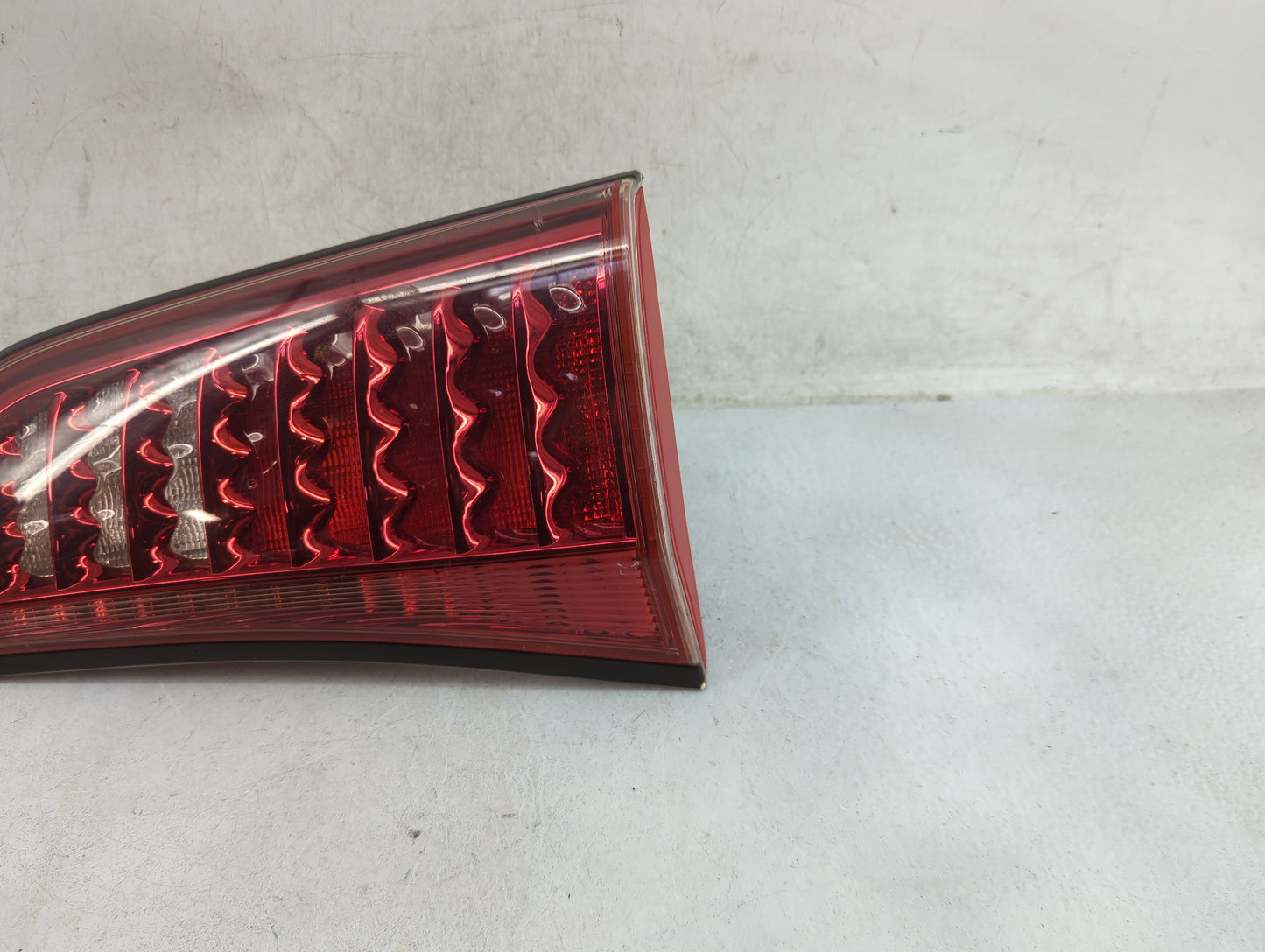 2011-2013 Infiniti Qx56 Passenger Right Side Deck Lid Mounted Tail Light - Oemusedautoparts1.com