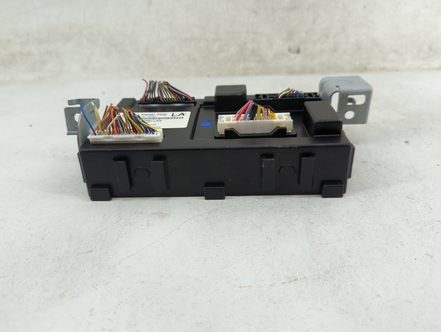 2011-2011 Infiniti Qx56 Body Control Module Bcm Inner Cabin Fuse Box - Oemusedautoparts1.com
