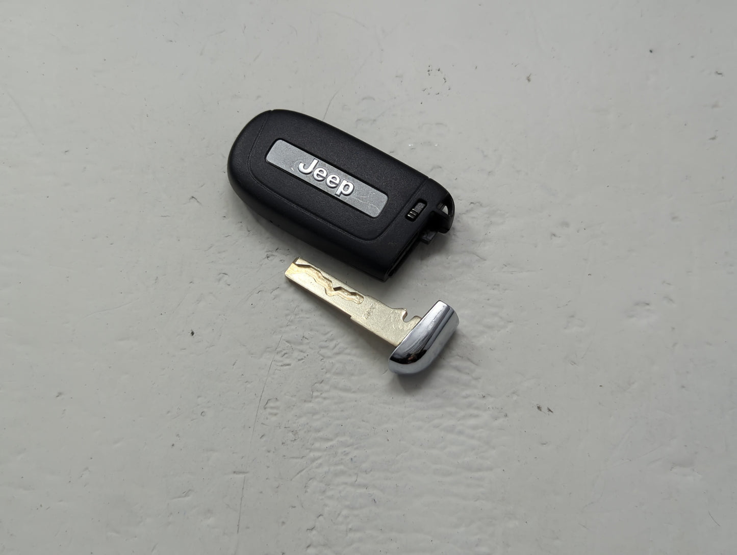 Jeep Keyless Entry Remote Fob 2ADPXF17PE 2ADPXF17PE 3 buttons - Oemusedautoparts1.com