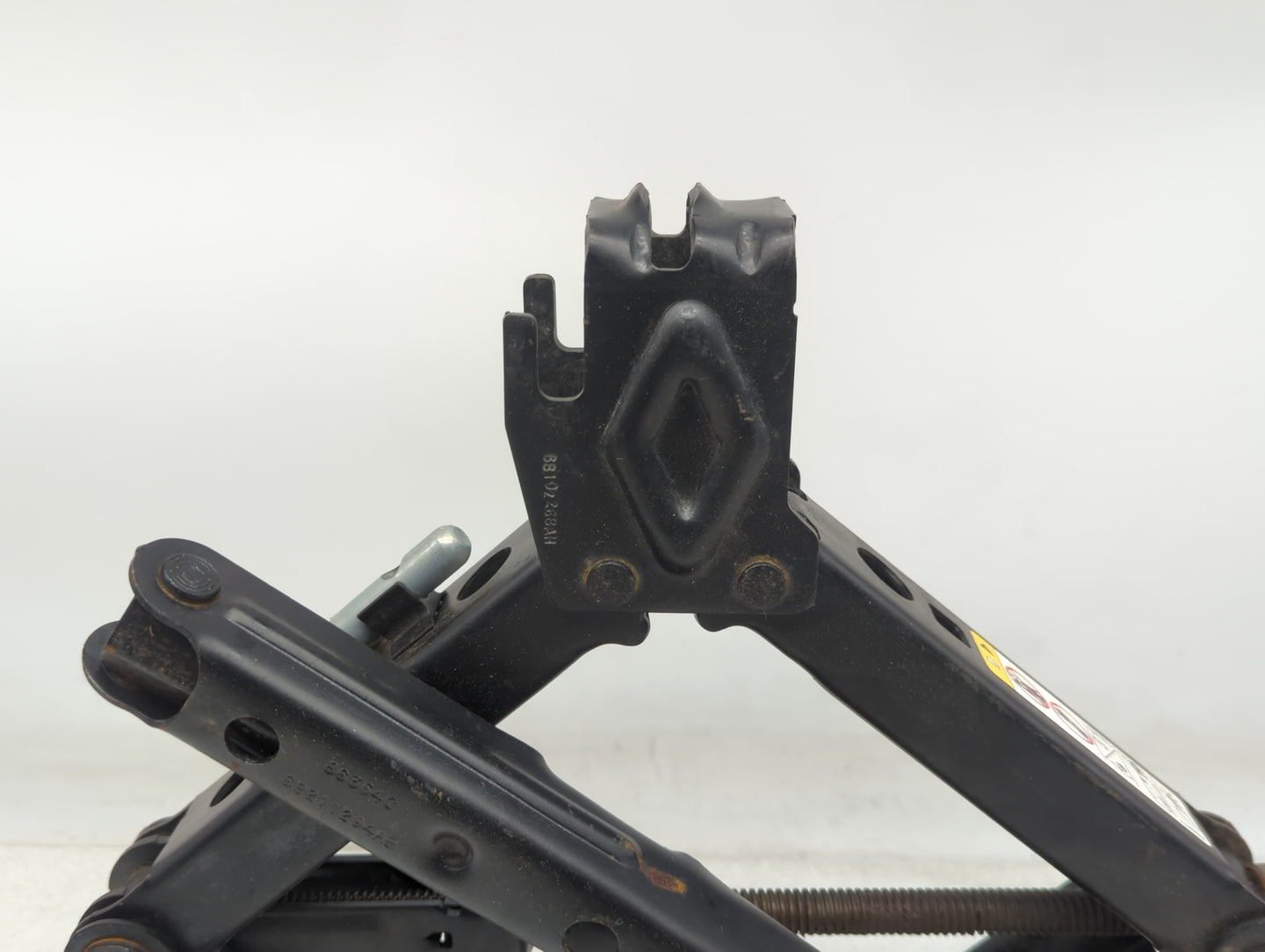 2020 Jeep Cherokee Spare Scissor Car Jack - Oemusedautoparts1.com