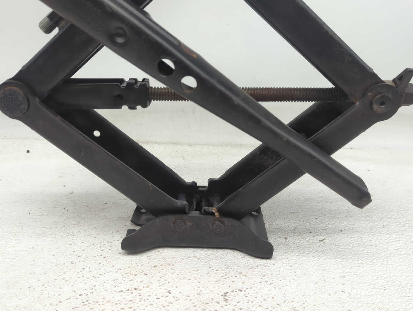2020 Jeep Cherokee Spare Scissor Car Jack - Oemusedautoparts1.com