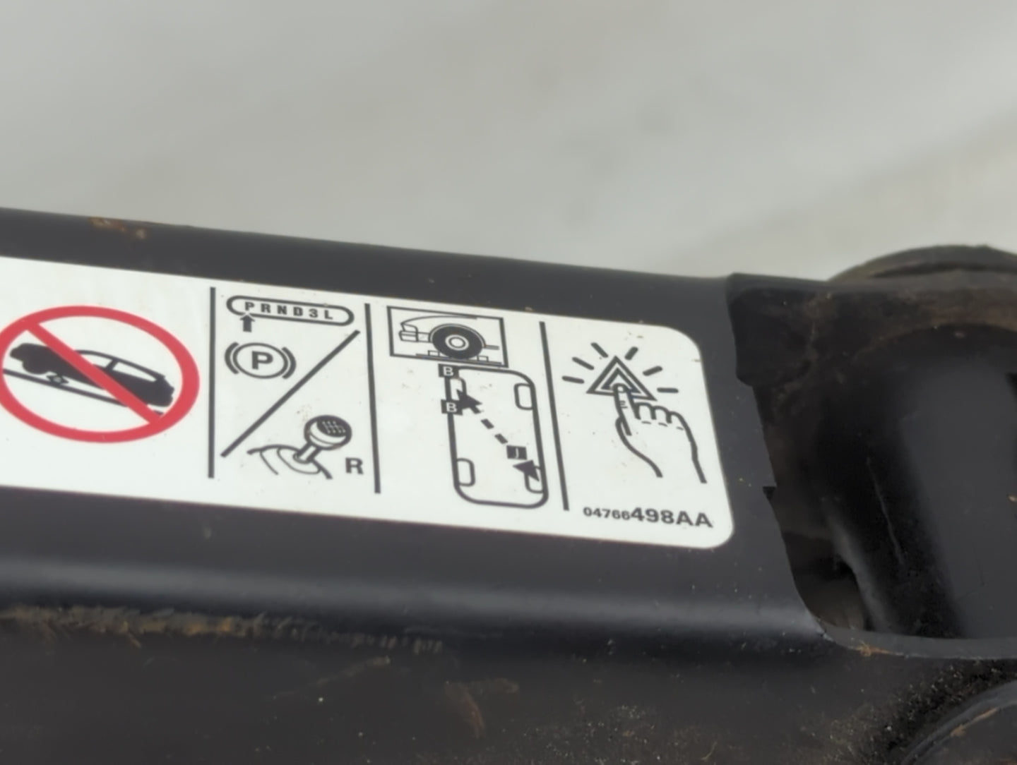 2020 Jeep Cherokee Spare Scissor Car Jack - Oemusedautoparts1.com