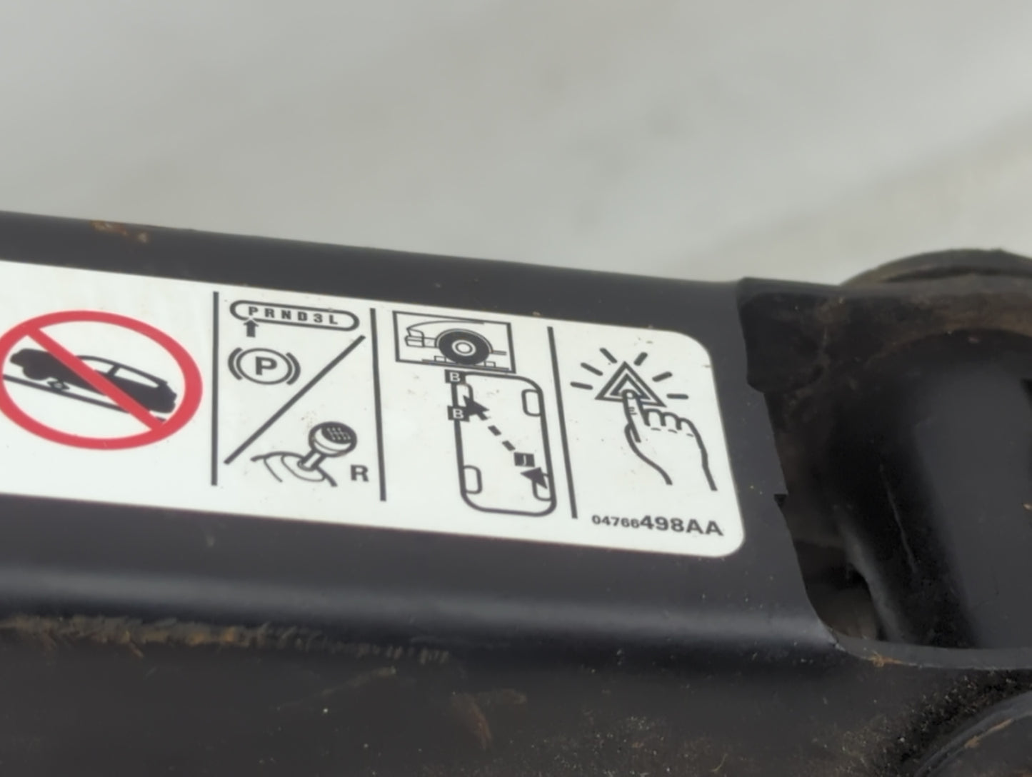 2020 Jeep Cherokee Spare Scissor Car Jack - Oemusedautoparts1.com