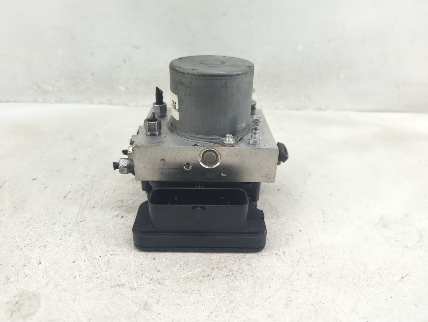 2020 Jeep Cherokee ABS Pump Control Module Replacement Fits OEM Used Auto Parts - Oemusedautoparts1.com