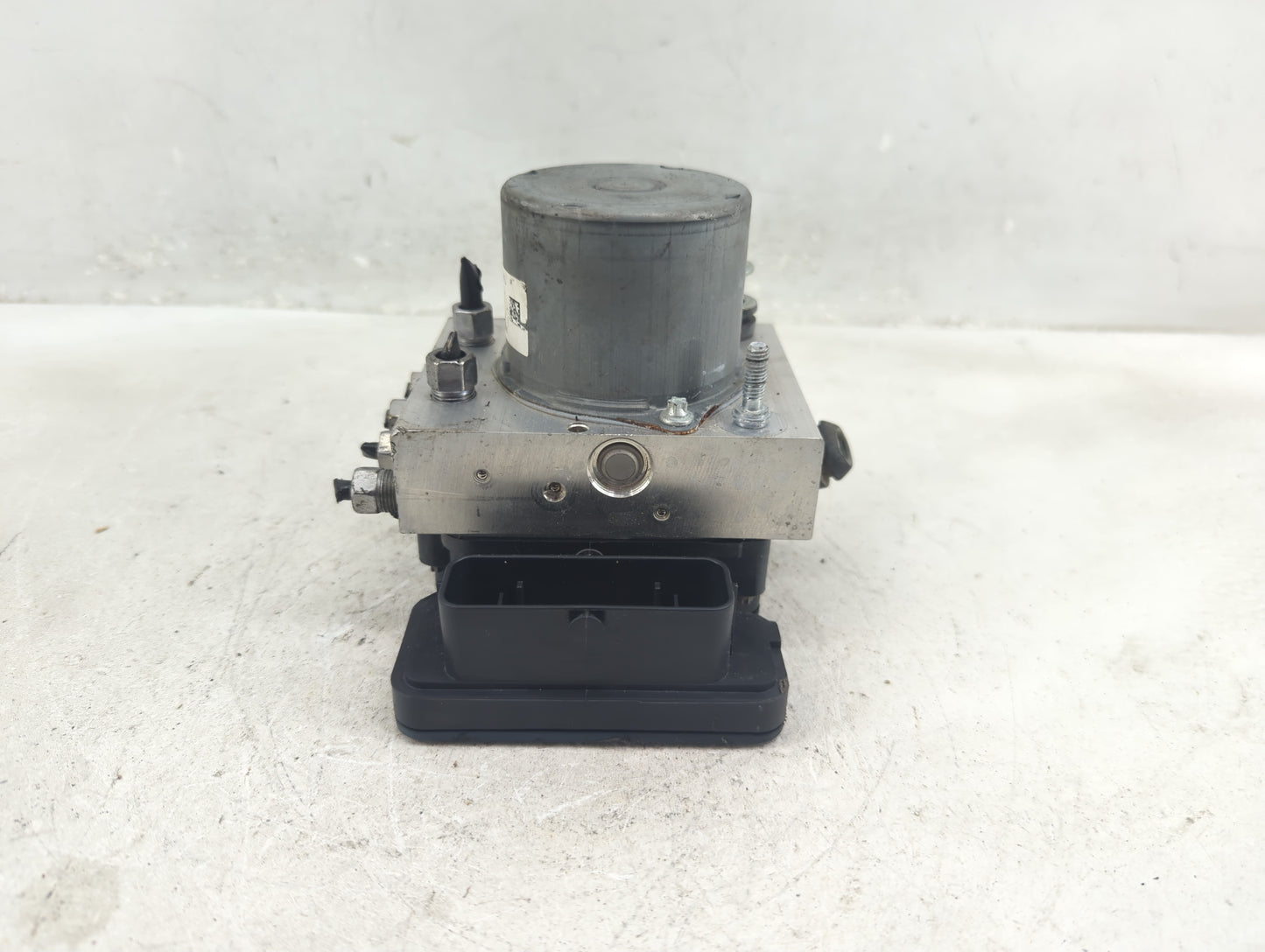 2020 Jeep Cherokee ABS Pump Control Module Replacement Fits OEM Used Auto Parts - Oemusedautoparts1.com