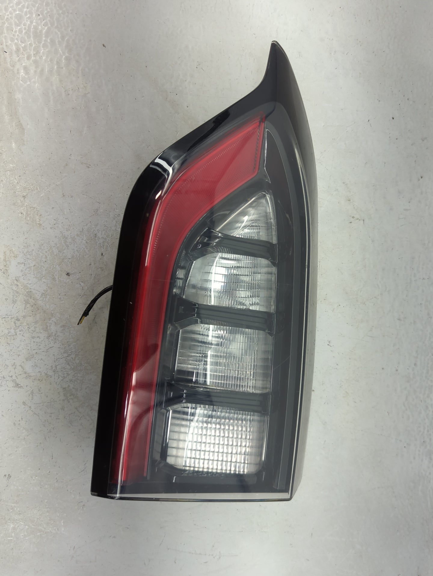 2019-2022 Jeep Cherokee Passenger Right Side Deck Lid Mounted Tail Light - Oemusedautoparts1.com