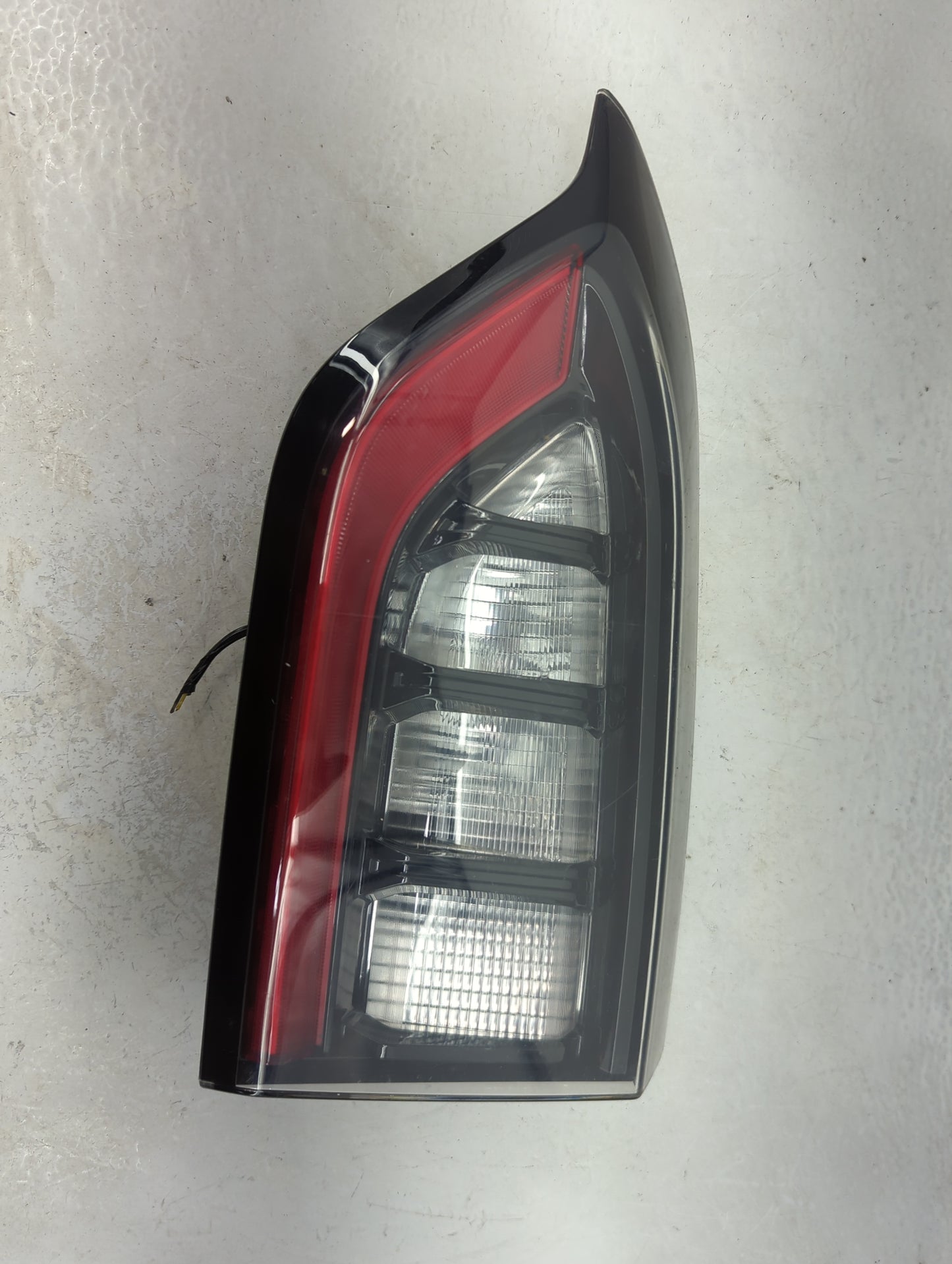 2019-2022 Jeep Cherokee Passenger Right Side Deck Lid Mounted Tail Light - Oemusedautoparts1.com