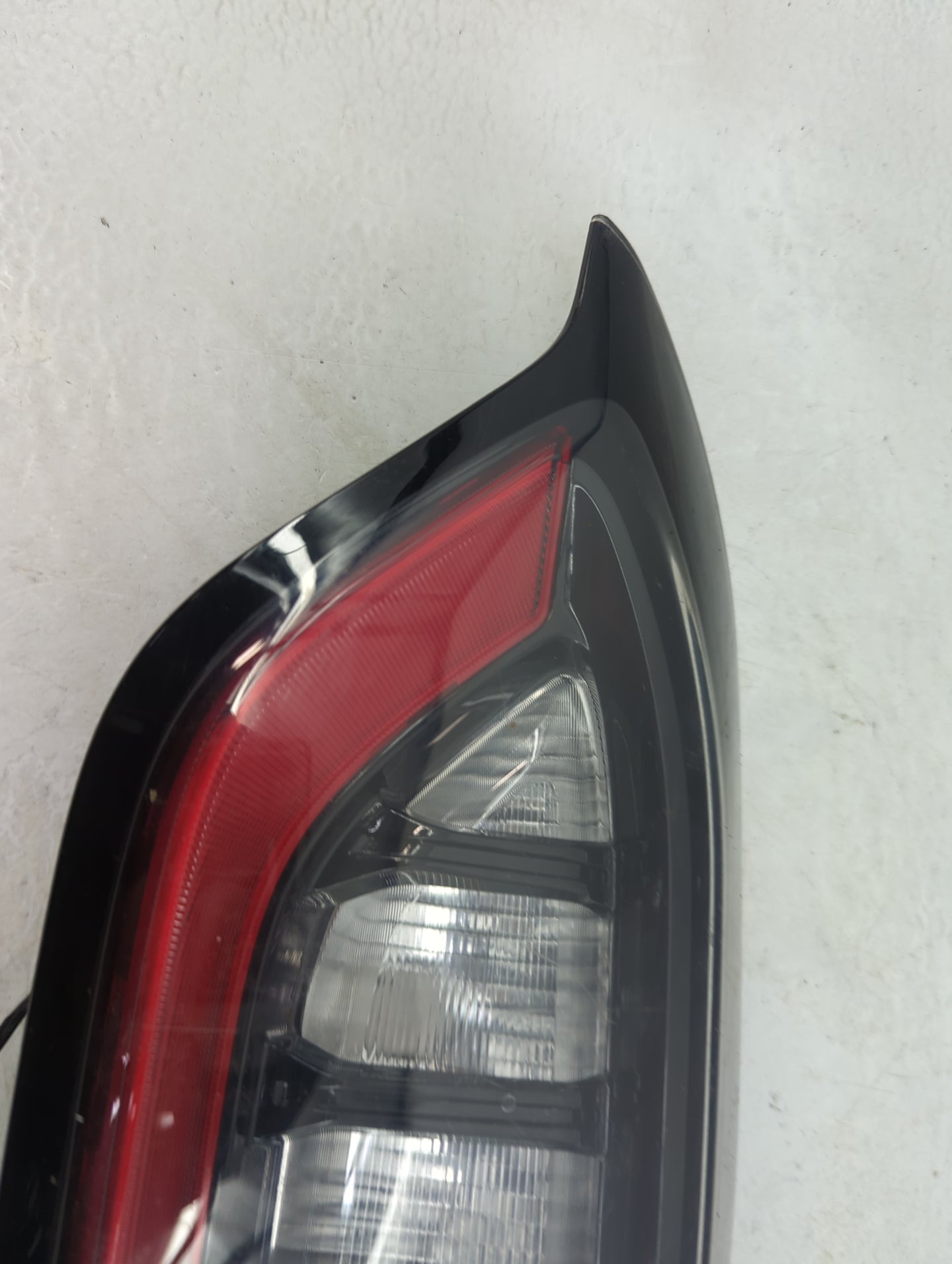 2019-2022 Jeep Cherokee Passenger Right Side Deck Lid Mounted Tail Light - Oemusedautoparts1.com