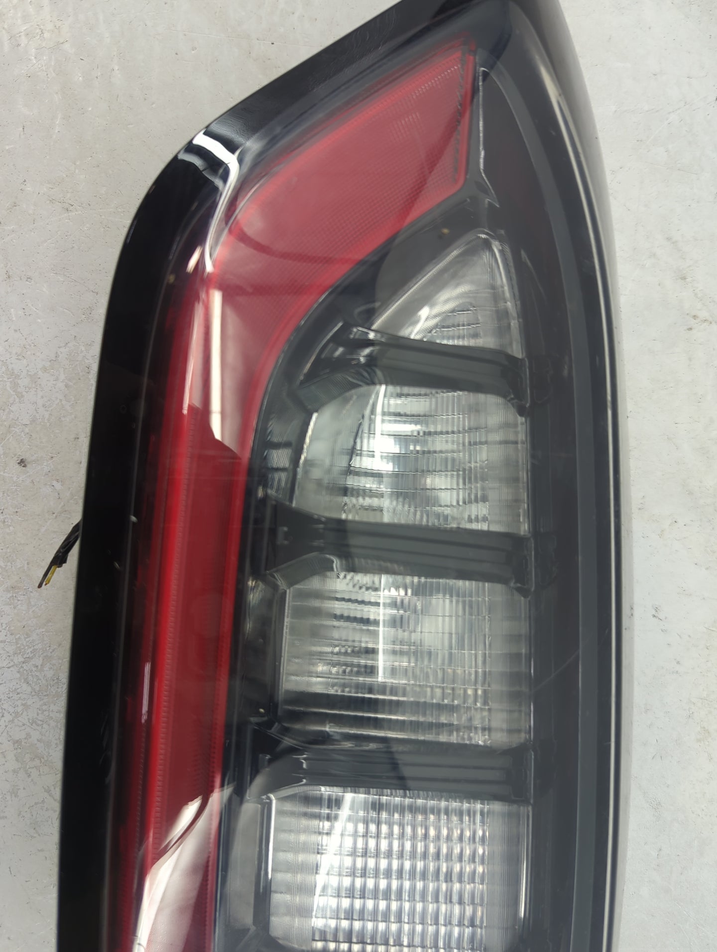 2019-2022 Jeep Cherokee Passenger Right Side Deck Lid Mounted Tail Light - Oemusedautoparts1.com
