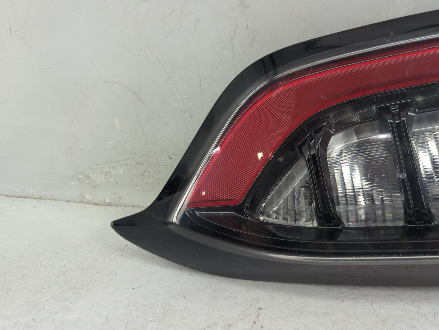 2019-2022 Jeep Cherokee Driver Left Side Deck Lid Mounted Tail Light - Oemusedautoparts1.com