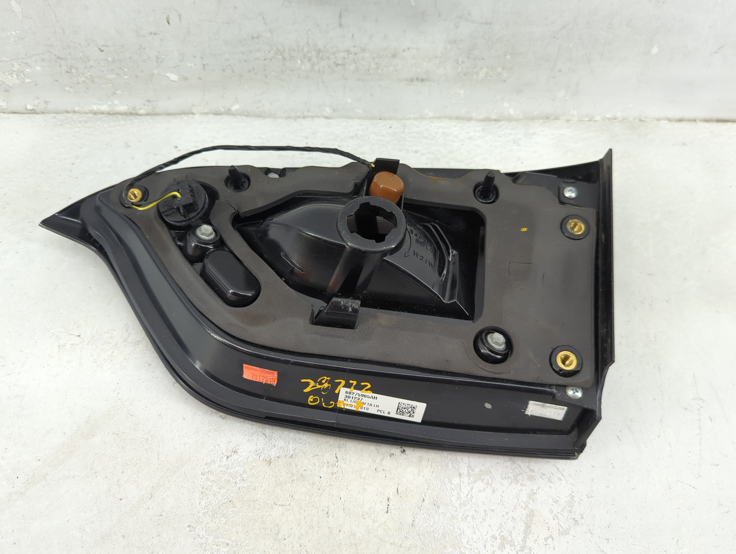 2019-2022 Jeep Cherokee Driver Left Side Deck Lid Mounted Tail Light - Oemusedautoparts1.com