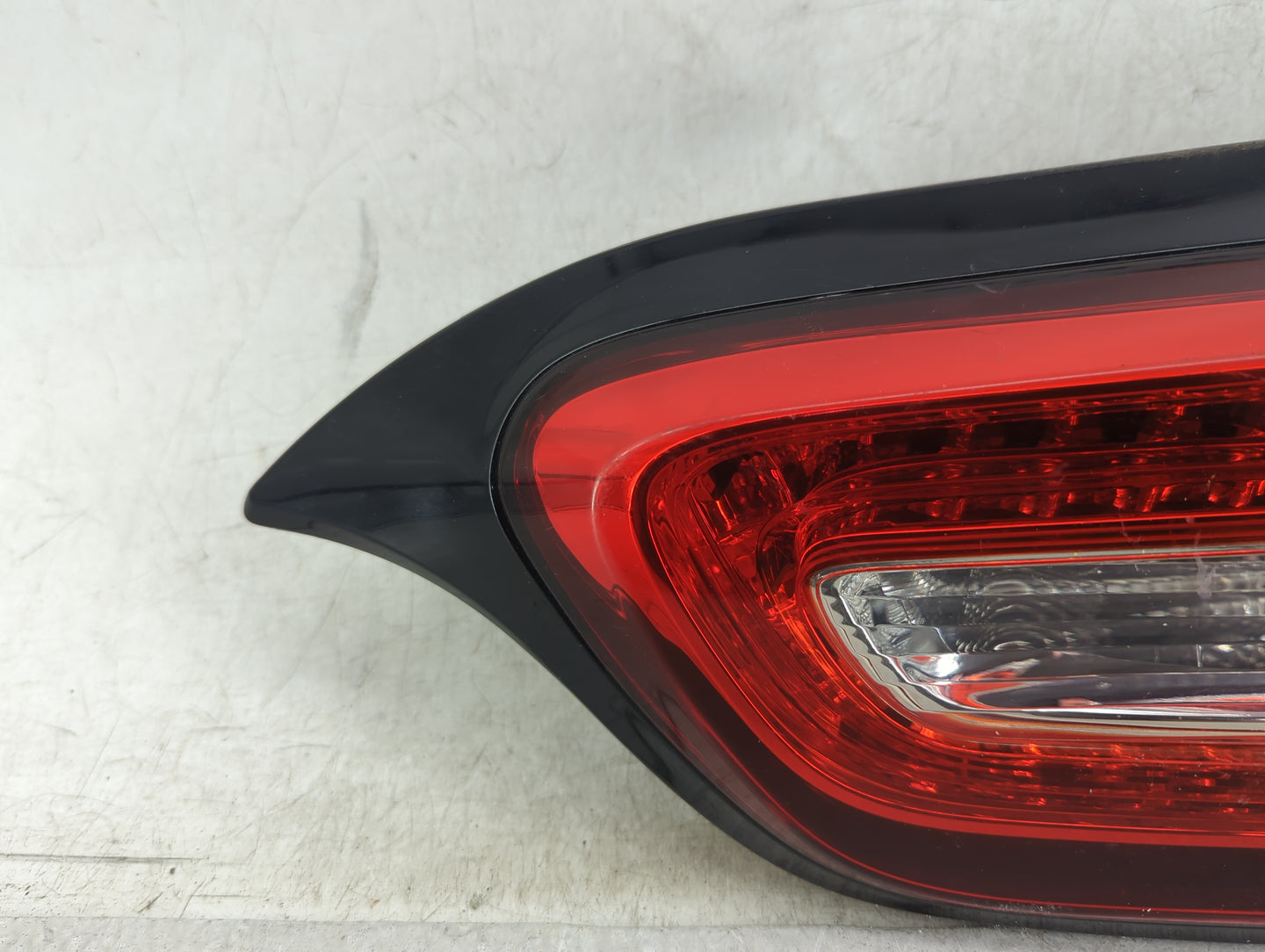 2014-2018 Jeep Cherokee Passenger Right Side Deck Lid Mounted Tail Light 1109554 - Oemusedautoparts1.com