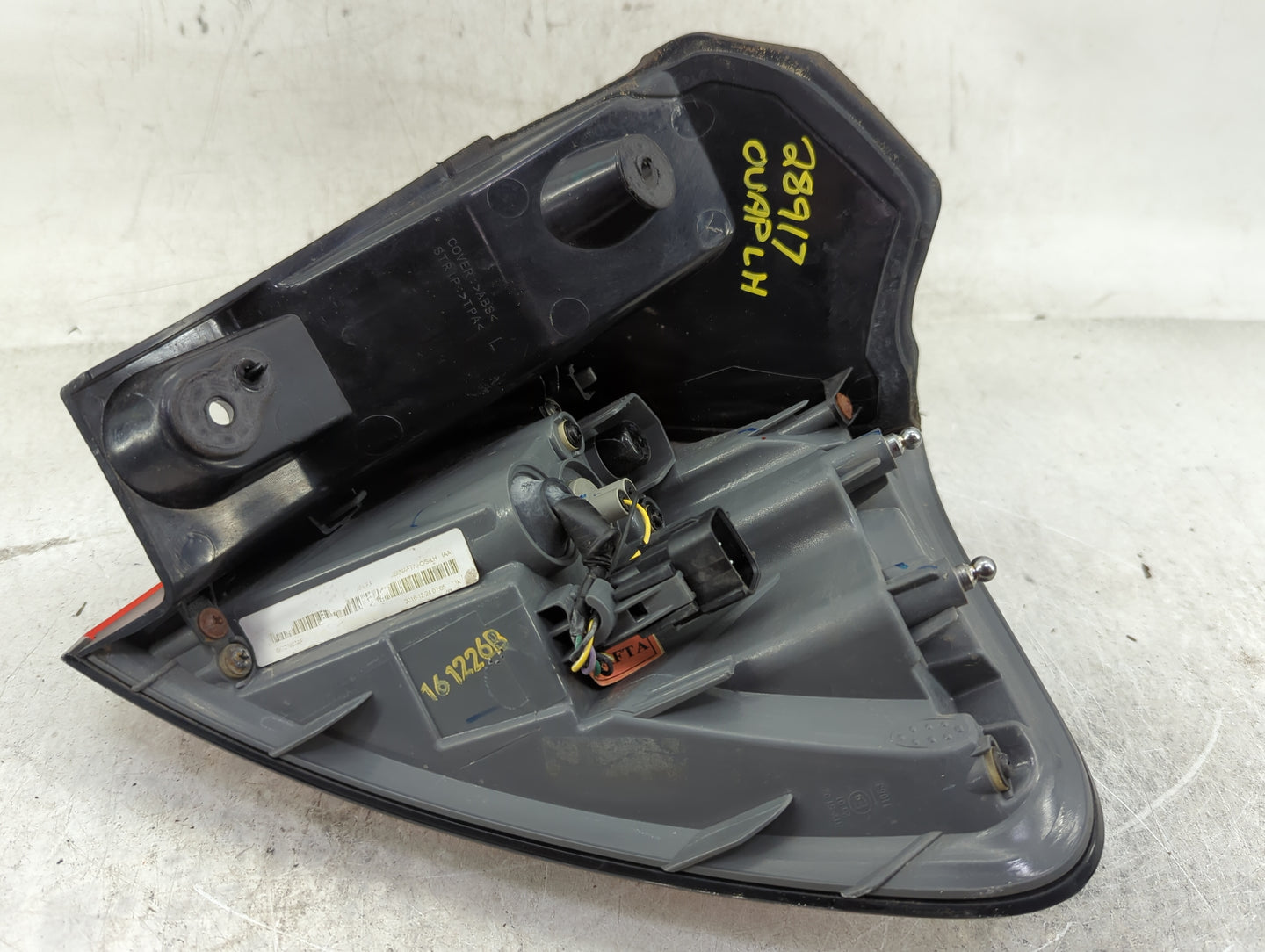 2014-2018 Jeep Cherokee Tail Light Assembly Driver Left OEM Fits Fits 2014 2015 2016 2017 2018 OEM Used Auto Parts - Oemused