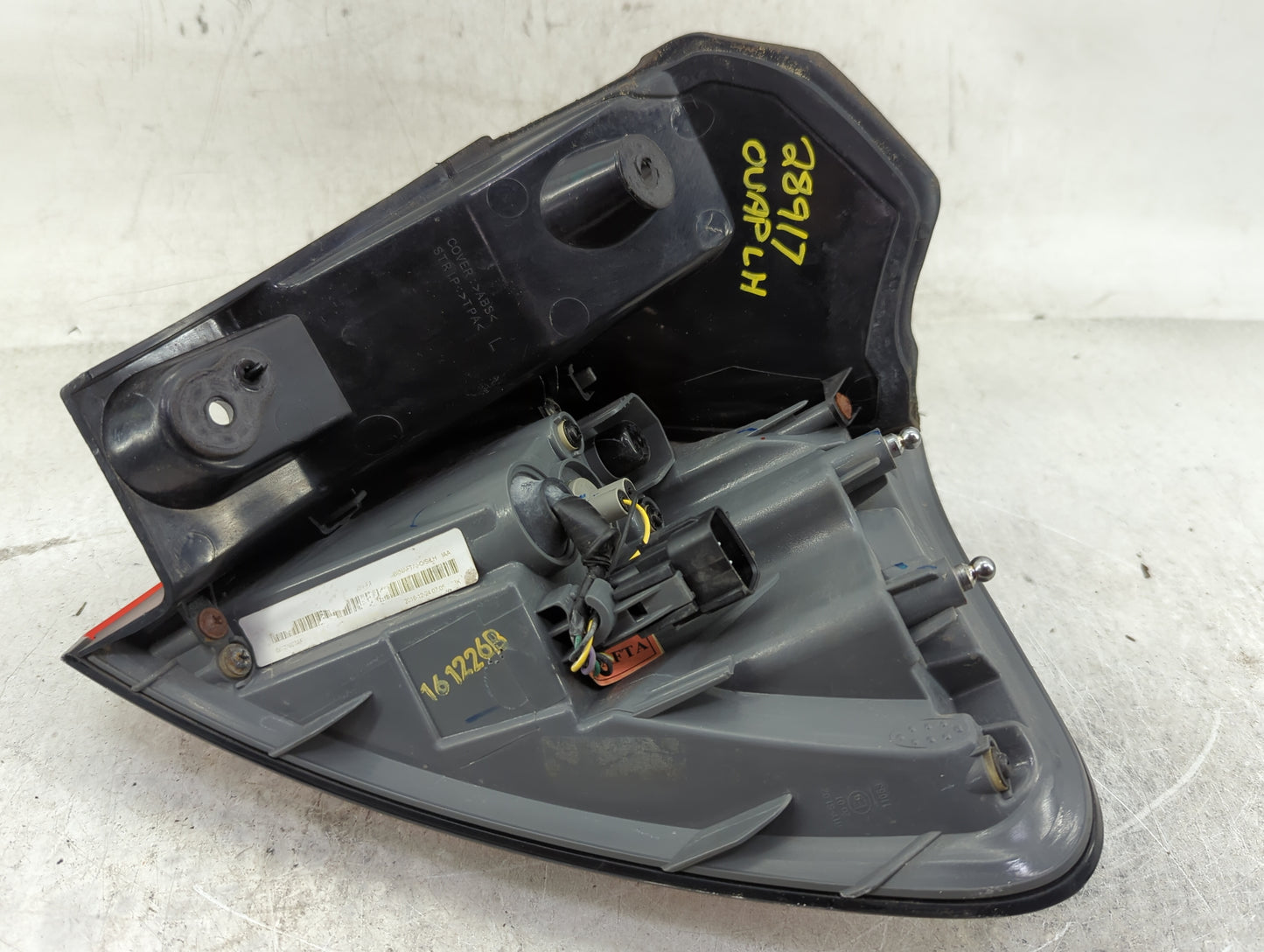 2014-2018 Jeep Cherokee Tail Light Assembly Driver Left OEM Fits Fits 2014 2015 2016 2017 2018 OEM Used Auto Parts - Oemused