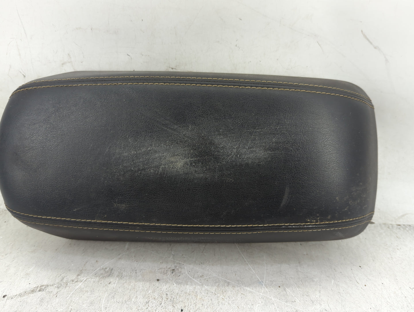 2014-2018 Jeep Cherokee Center Console Armrest Cover Lid Fits Fits 2014 2015 2016 2017 2018 OEM Used Auto Parts - Oemusedaut